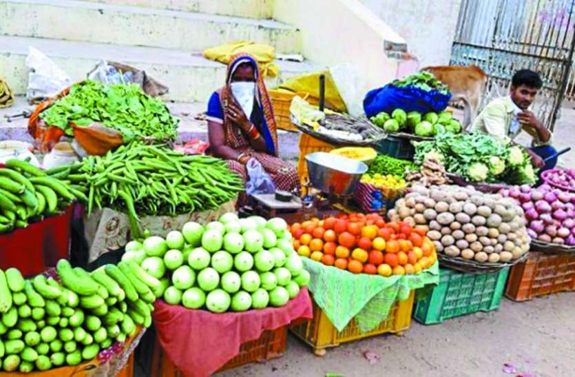market हरी सब्जियों के दाम दोगुने से हुए अधिक, टमाटर 60 रुपए प्रति किलो पार