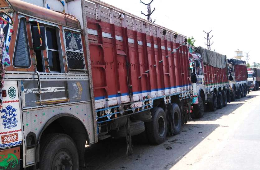transporters call strike today in rajasthan नौ लाख ट्रकों का चक्काजाम