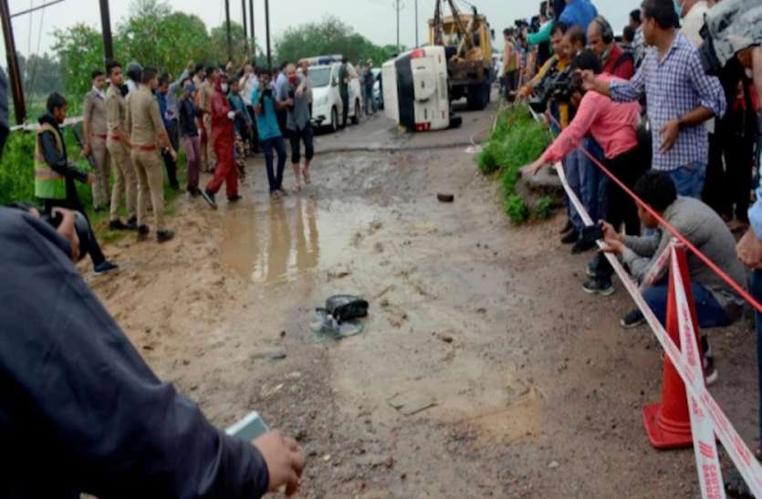 कानपुर एनकाउंटर के चश्मदीद गवाह ने बताई उस दिन की पूरी कहानी, 20 मिनट की फायरिंग के बाद पसर गया था सन्नाटा कानपुर एनकाउंटर के चश्मदीद गवाह ने बताई उस दिन की पूरी कहानी, 20 मिनट की फायरिंग के बाद पसर गया था सन्नाटा