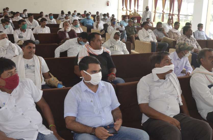 सियासत...कांग्रेसियों ने शहर व सेवर ब्लॉक की बैठक कर सरकार व पार्टी पर जताया भरोसा सियासत...कांग्रेसियों ने शहर व सेवर ब्लॉक की बैठक कर सरकार व पार्टी पर जताया भरोसा