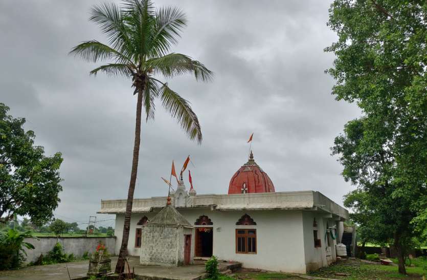 चमत्कारी घटनाओं के लिए प्रसिद्ध है जिजगांव खुर्द का श्री शंकर पार्वती मंदिर श्रावण सोमवार - चमत्कारी घटनाओं के लिए प्रसिद्ध है जिजगांव खुर्द का श्री शंकर पार्वती मंदिर