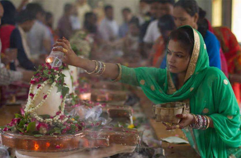 Mahashivratri 2021 date Mahashivratri 2021: महाशिवरात्रि पर भगवान शिव को बेलपत्र चढ़ाने से धन की दिक्कत होगी हमेशा के लिए दूर