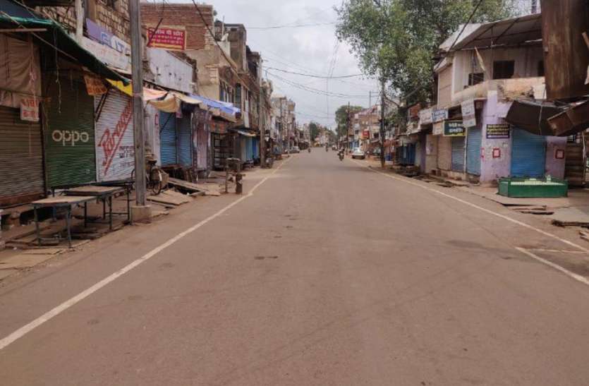 शहर में रहा टोटल लॉकडाउन, सूनी रहीं सड़कें शहर में रहा टोटल लॉकडाउन, सूनी रहीं सड़कें