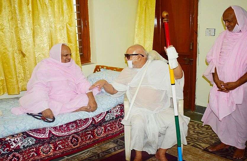 Sukanmuni and Acharya Ramdayal's union in bhilwara प्रवर्तक सुकनमुनि व आचार्य रामदयाल का मिलन