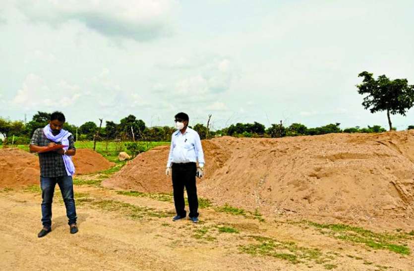 Tehsildar raided, 58 trolley illegal sand dump seized from village Sarsed तहसीलदार ने मारा छापा, सरसेड़ गांव से 58 ट्रॉली अवैध रेत के डंप जब्त