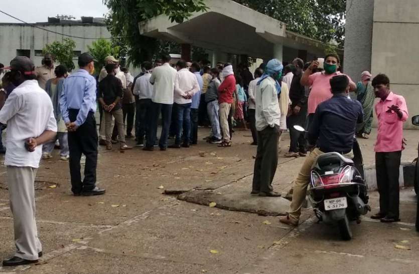 Worker of VPR Company, aide from NCL in Singrauli, died in an accident हाइवा का केबिन गिरने से दब गया श्रमिक, इलाज के लिए अस्पताल ले जाते समय रास्ते में मौत