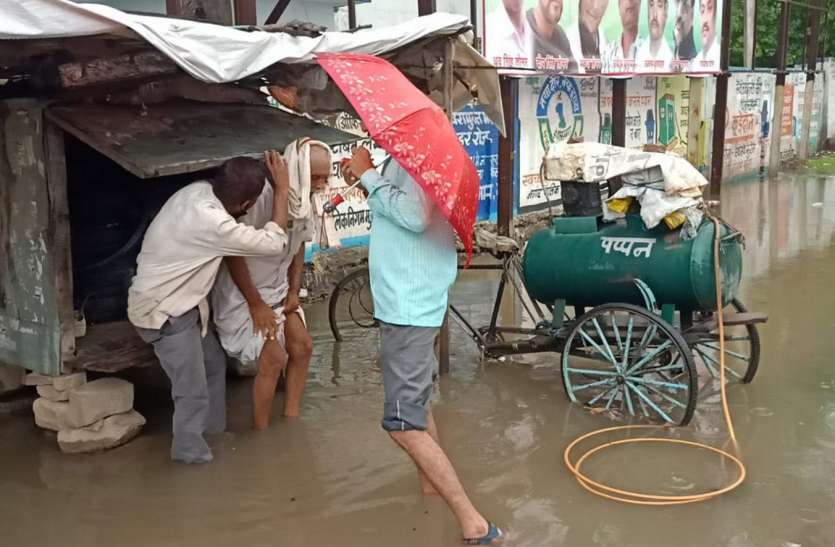 अचानक घिरे बादल, झमाझम बरसे अचानक घिरे बादल, झमाझम बरसे