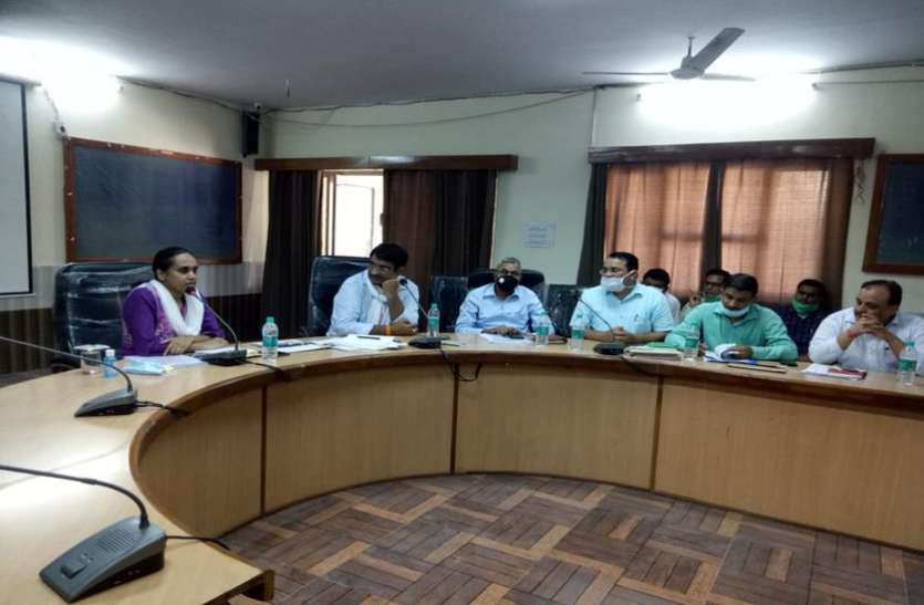 कम्युनिटी संक्रमण वाले क्षेत्रों में अधिक फोकस कर सेंपलिंग कराएं- जिला कलक्टर कम्युनिटी संक्रमण वाले क्षेत्रों में अधिक फोकस कर सेंपलिंग कराएं- जिला कलक्टर