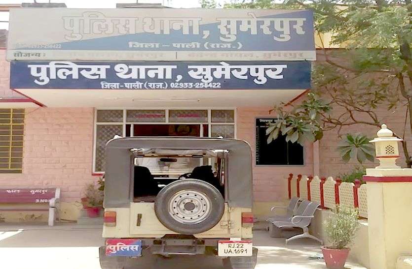 तीन शातिर नकबजन गिरफ्तार, पीतल-ताम्बा पाट्र्स से भरे आठ कट्टे बरामद तीन शातिर नकबजन गिरफ्तार, पीतल-ताम्बा पाट्र्स से भरे आठ कट्टे बरामद
