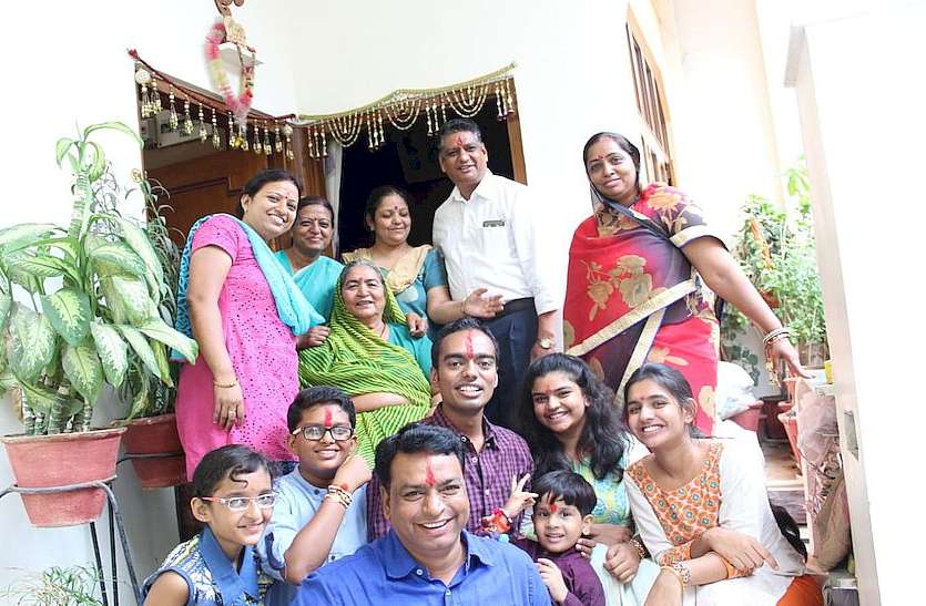 Doctor family fighting war against Corona कोरोना के खिलाफ जंग लड़ रहा डॉक्टर परिवार