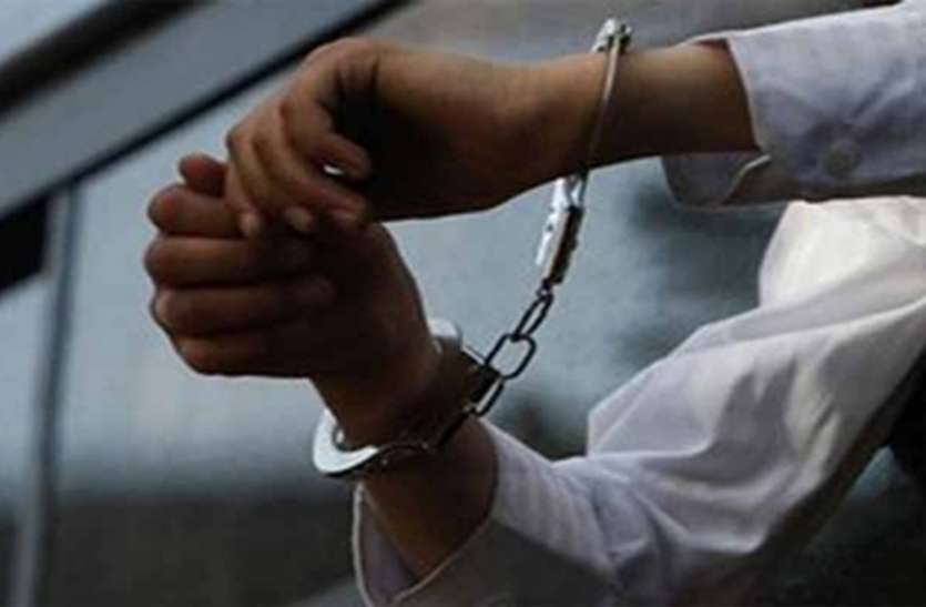 मध्यप्रदेश से गांजा बेचने रायपुर पहुंचे अपचारी सहित दो पकड़े गए मध्यप्रदेश से गांजा बेचने रायपुर पहुंचे अपचारी सहित दो पकड़े गए