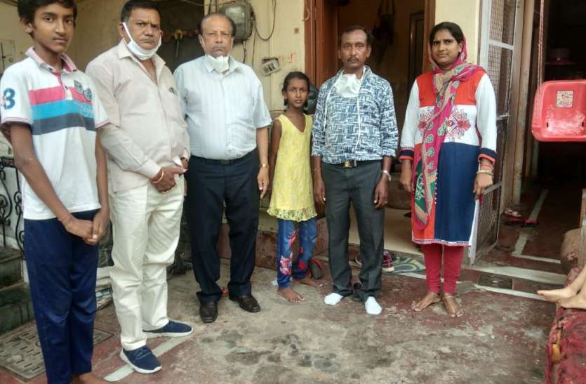 child wrote a letter to the Chief Minister gehlot , it came forward लॉक डाउन में पापा हुए बेरोजगार, बच्चे ने मुख्यमंत्री को लिख दिया पत्र, आगे हुए यह