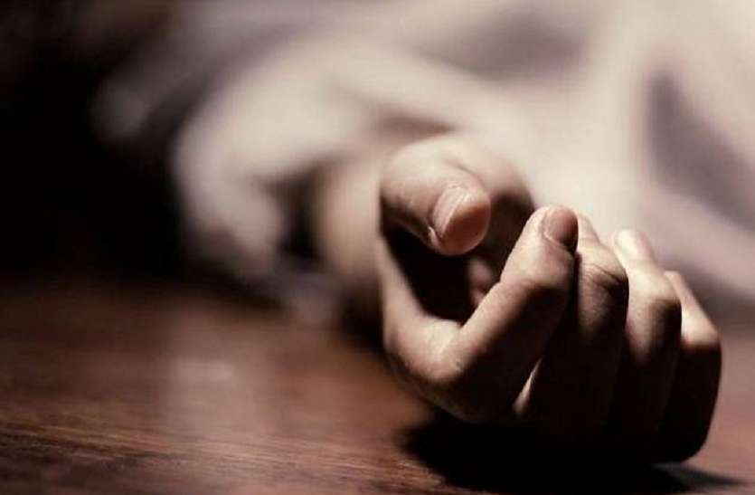 agra यूपी: घर में नहीं था राशन, भूख और बुखार से हाे गई 5 साल की बच्ची की माैत !
