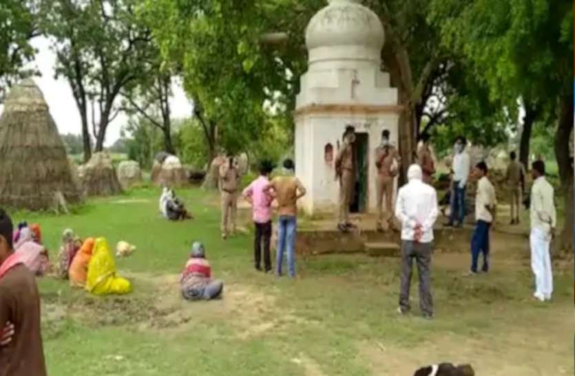 सावन के तीसरे सोमवार को शिव मंदिर के गर्भगृह में मिली युवती की लाश, पुलिस ने जताई हत्या की आशंका सावन के तीसरे सोमवार को शिव मंदिर के गर्भगृह में मिली युवती की लाश, पुलिस ने जताई हत्या की आशंका