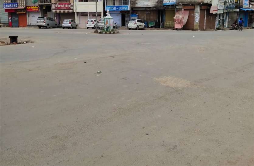 Main market, demand for accessible complex construction at crossroads मुख्य बाजार, चौराहे पर सुलभ कांप्लेक्स निर्माण की मांग