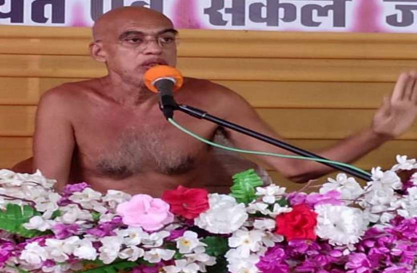सम्यक दर्शन, सम्यक ज्ञान, सम्यक चारित्र इन तीनों की एकता मोक्ष मार्ग कहलाती है : आचार्य श्री निर्भय सागर सम्यक दर्शन, सम्यक ज्ञान, सम्यक चारित्र इन तीनों की एकता मोक्ष मार्ग कहलाती है : आचार्य श्री निर्भय सागर