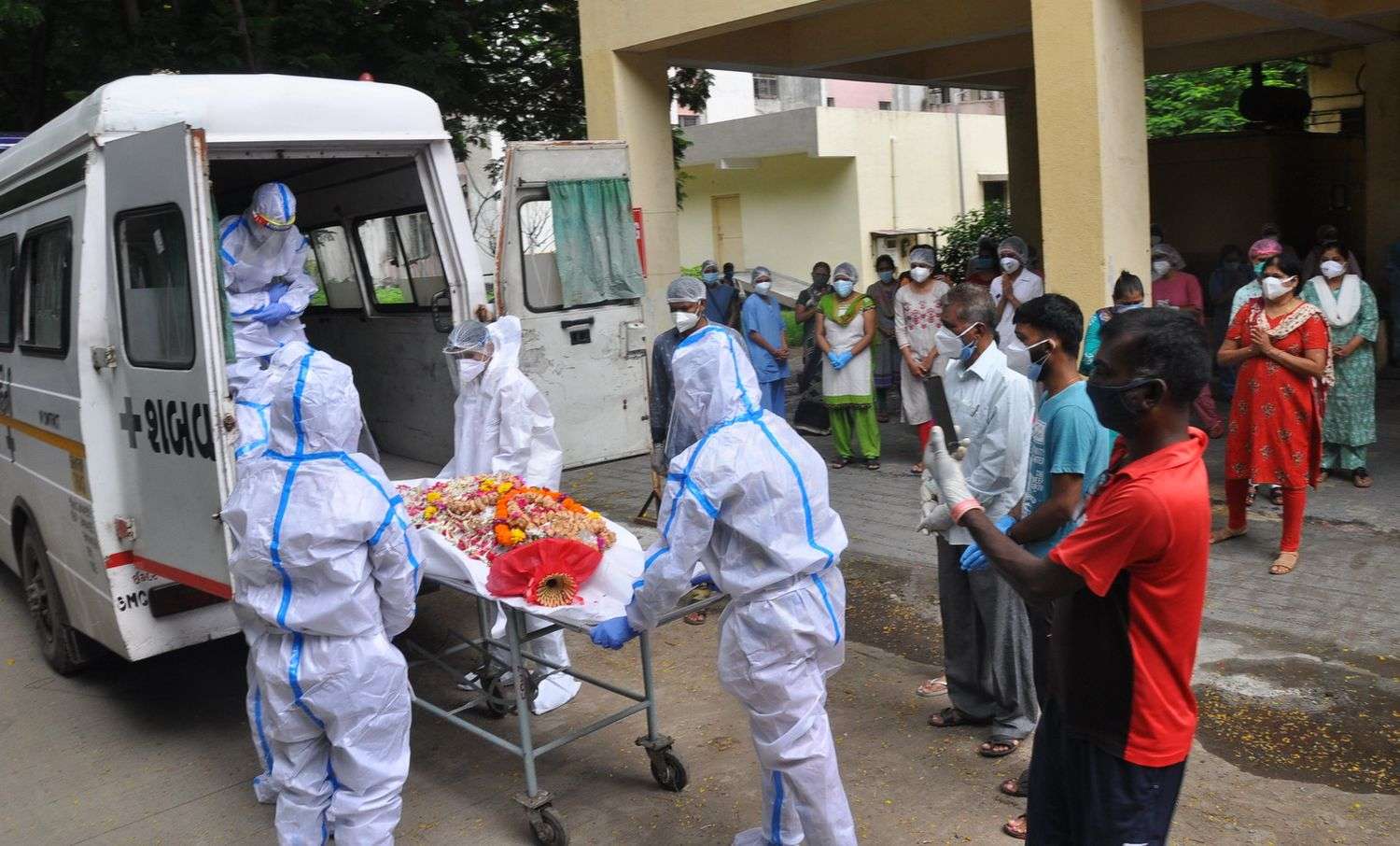 सूरत में प्रथम कोरोना वरियर्स हेडनर्स की कोरोना वायरस से मौत