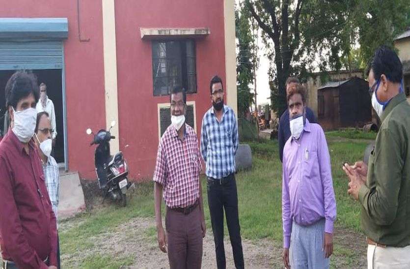 nagar nigam ratlam आयुक्त पहुंचे अचानक धोलावाड़ मोरवानी, तो खुला यह राज