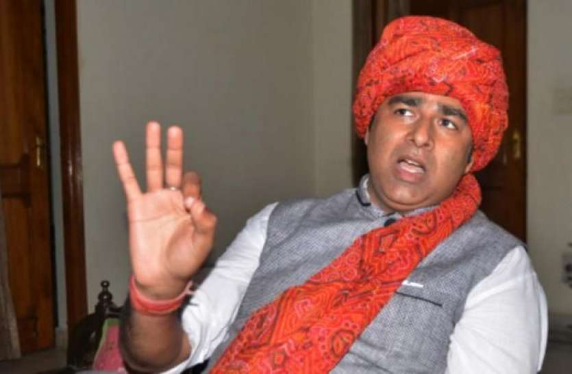 sangeet-som-1476180298_835x547_1.jpg सपा सांसद के बयान पर बोले भाजपा विधायक संगीत सोम, 'यह उनकी खाला की सरकार नहीं है'