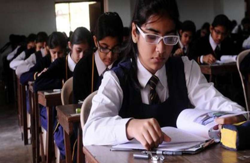 यूपी बोर्ड के पाठ्यक्रम में बदलाव, 10वीं और 12वीं से हटाए गए ये विषय यूपी बोर्ड के पाठ्यक्रम में बदलाव, 10वीं और 12वीं से हटाए गए ये विषय