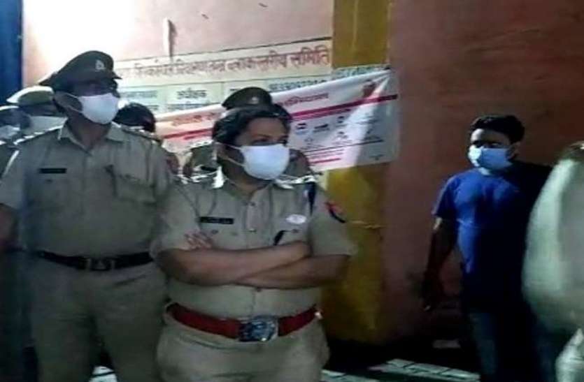 घर की दीवार पर प्लास्टर को लेकर विवाद में हुई मारपीट में सेना के जवान के पिता की हुई हत्या घर की दीवार पर प्लास्टर को लेकर विवाद में हुई मारपीट में सेना में जवान के पिता की हुई हत्या