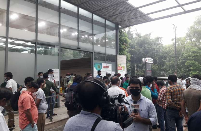ghazibad.jpg पत्रकार हत्याकांड: परिजनाें काे 10 लाख रुपये की मदद करेगी सरकार, एक सदस्य काे नाैकरी का वादा