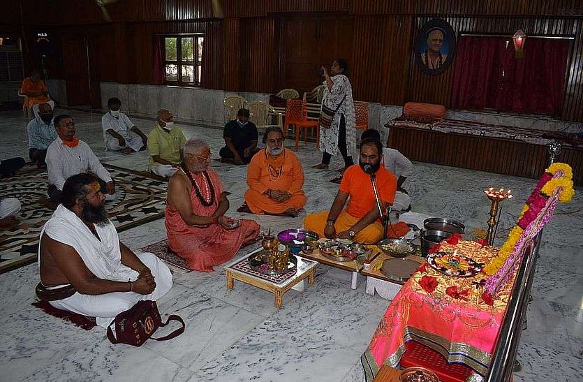 There was worship of Raja and water with Navratna in bhilwara नवरत्नों से युक्त रज और जल का हुआ पूजन हुआ