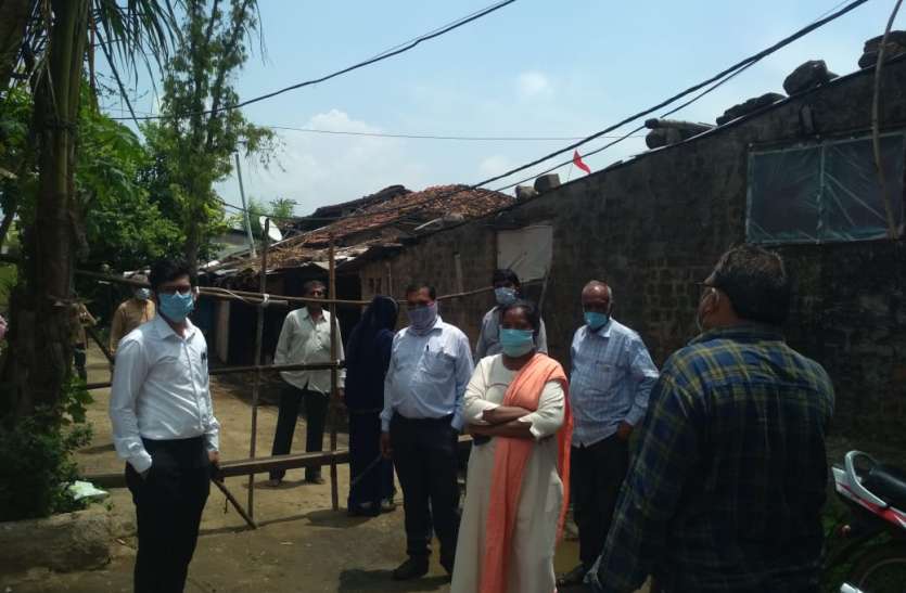 कोरोना के सात नए मामले सामने आए संख्या बढ़कर 183 हुई कोरोना मरीजों की संख्या 183 पहुंचने के बाद दो दिन लॉक डाउन लगाने का लिया फैसला