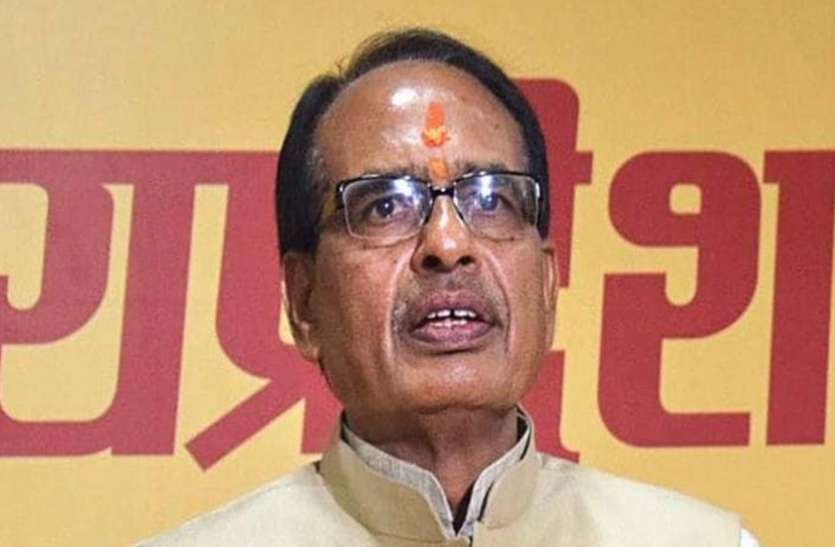 shivraj_singh.jpg बड़ी कंपनियों को छीनने नहीं देंगे छोटे व्यावसाय: सीएम