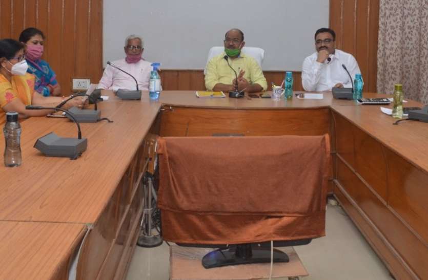 आपदा प्रबंधन का निर्णय : अब रात 8 बजे बंद हो जाएंगी दुकानें, रविवार को रहेगा टोटल लॉकडाउन आपदा प्रबंधन का निर्णय : अब रात 8 बजे बंद हो जाएंगी दुकानें, रविवार को रहेगा टोटल लॉकडाउन