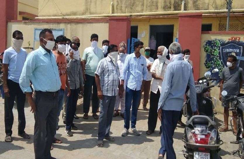 6 इंच के स्थान पर बिछा दिए 4 इंच के पाइप 6 इंच के स्थान पर बिछा दिए 4 इंच के पाइप