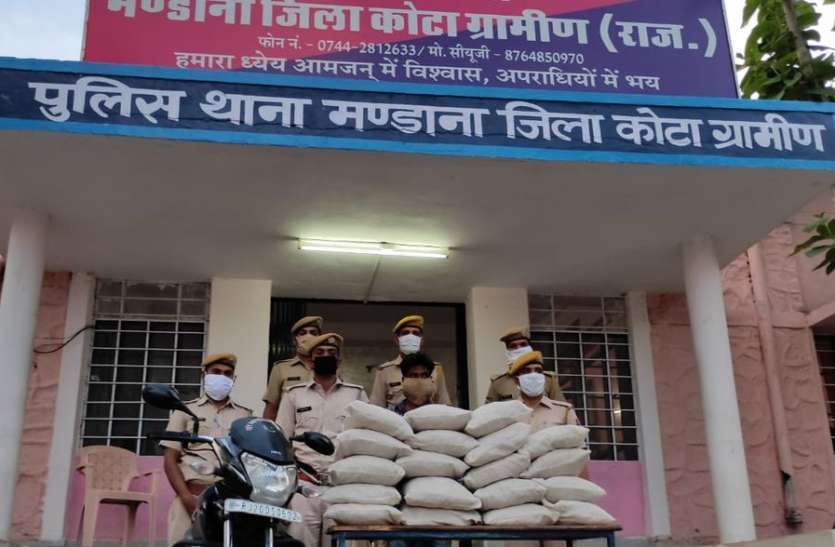 38 किलोग्राम अवैध गांजा व बाइक बरामद अवैध मादक पदार्थ तस्कर गिरफ्तार, 38 किलो गांजा व बाइक बरामद