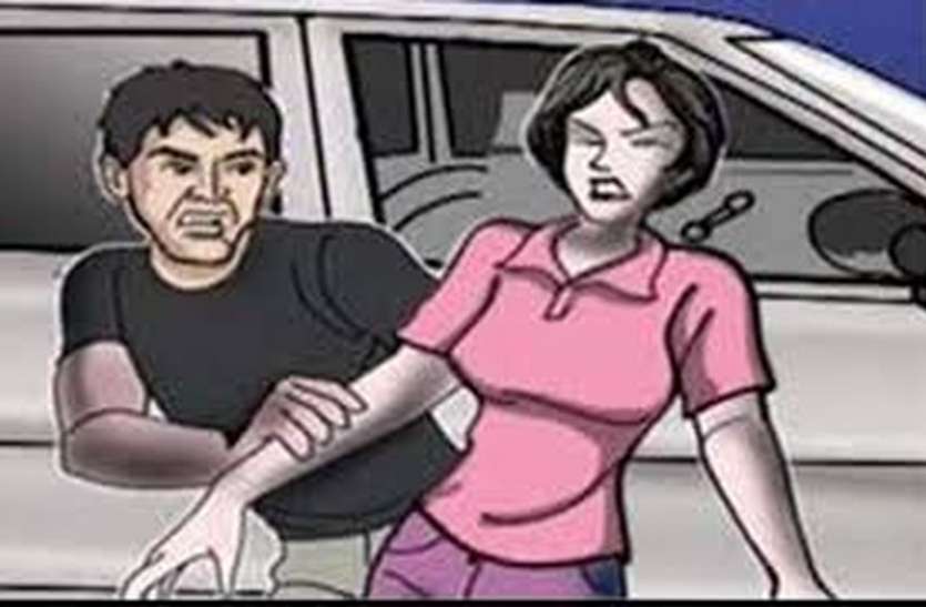Misunderstanding : महिला ने शोर मचाया और लोगों ने पुलिसवाले को ही घेर लिया जानिए क्यों ? Misunderstanding : महिला ने शोर मचाया और लोगों ने पुलिसवाले को ही घेर लिया जानिए क्यों ?
