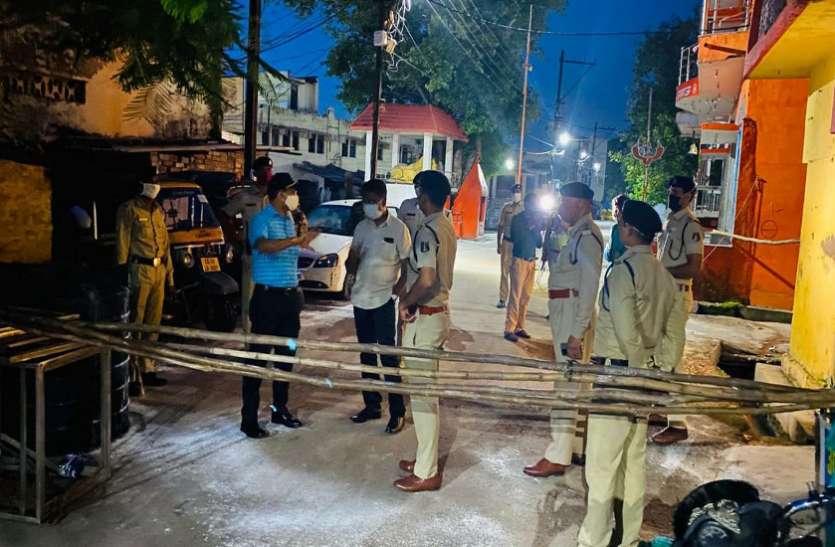 SSP और कलेक्टर कंटेनमेंट जोन जा जायजा लेते हुए राजधानी में कोरोना का कम्युनिटी स्प्रेड रोकने एसएसपी और कलेक्टर स्प्रेड ने संभाली कमान