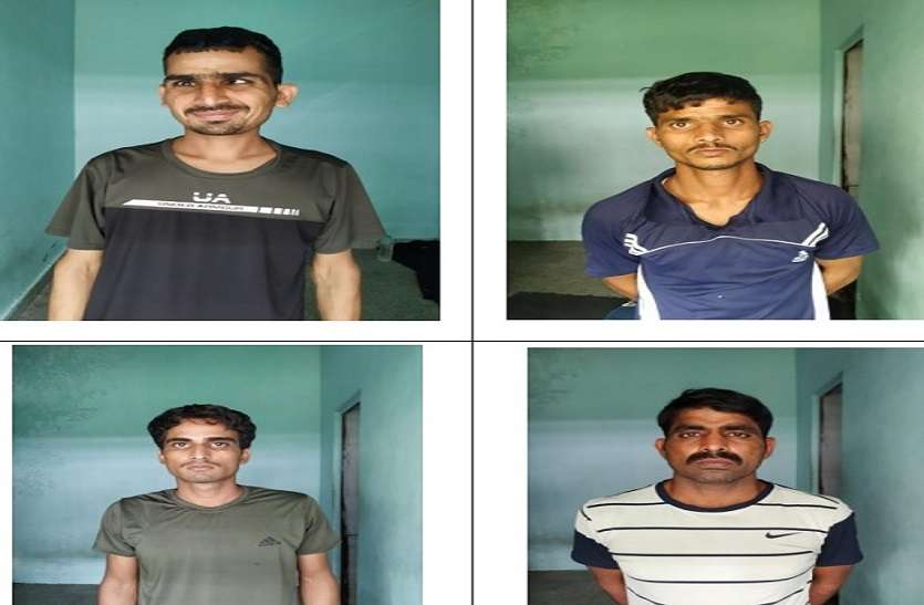 चार बदमाश गिरफ्तार, देशी पिस्टल बरामद चार बदमाश गिरफ्तार, देशी पिस्टल बरामद