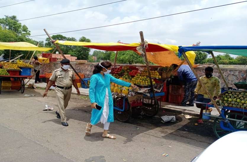 क्योंकि आप गलत है, इसलिए आयुक्त सड़कों पर दौड़ी क्योंकि आप गलत है, इसलिए आयुक्त सड़कों पर दौड़ी