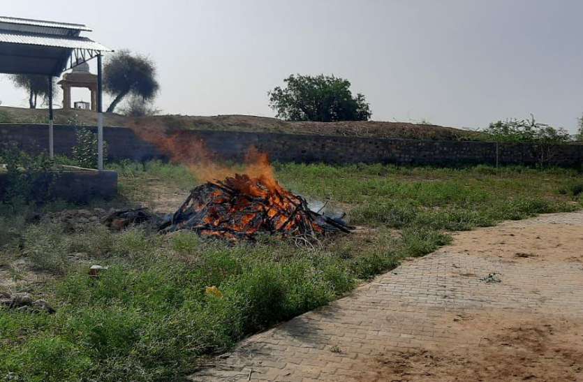 Why husband and wife cremated on a funeral pyre एक चिता पर पति पत्नी का क्यों हुआ अंतिम संस्कार