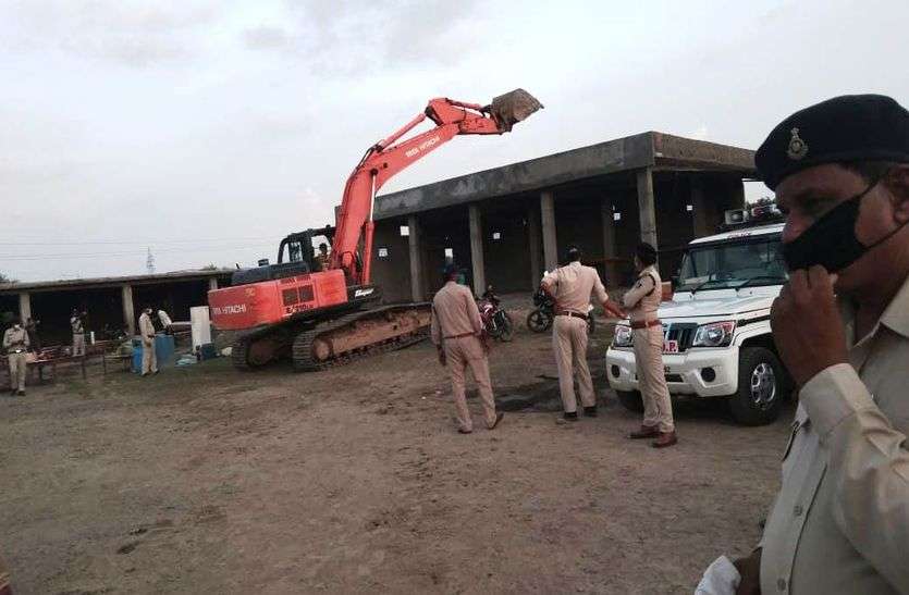 तस्करी के ढाबे : महिलाओं ने डाला केरोसिन, बैकफुट पर प्रशासन तस्करी के ढाबे : महिलाओं ने डाला केरोसिन, बैकफुट पर प्रशासन