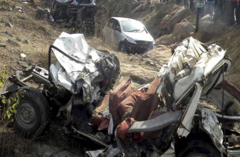 सड़क हादसे में 20 फीसदी की कमी, मृतकों की संख्या में भी 3.46 प्रतिशत की कमी सड़क हादसे में 20 फीसदी की कमी, मृतकों की संख्या में भी 3.46 प्रतिशत की कमी