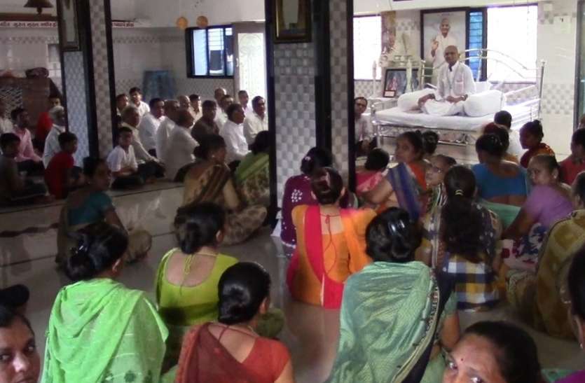 covid 19 : कोरोना काल में कहां बिना मास्क के गुरूदर्शन के जुटी 100 से अधिक श्रद्धालुओं की भीड़? covid 19 : कोरोना काल में कहां बिना मास्क के गुरूदर्शन के लिए जुटी 100 से अधिक श्रद्धालुओं की भीड़?