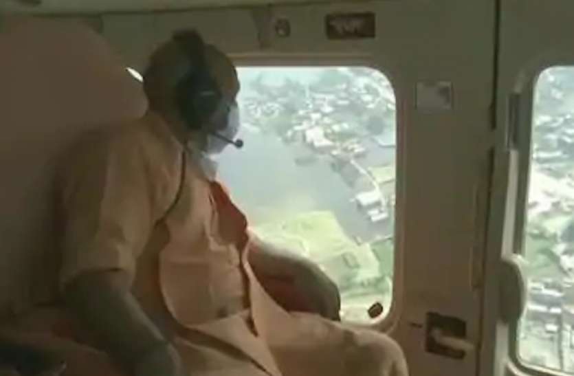 सीएम योगी ने बाढ़ प्रभावित क्षेत्रों का किया दौरा, अफसरों को दिए निर्देश सीएम योगी ने बाढ़ प्रभावित क्षेत्रों का किया दौरा, अफसरों को दिए निर्देश