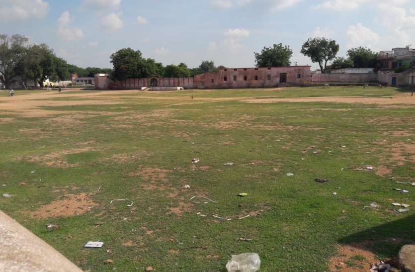 Environmental security arrangements are not visible, amount is not being utilized स्कूलों में हरियाली के लिए बनाए गए थे २० वर्ष पहले इको क्लब