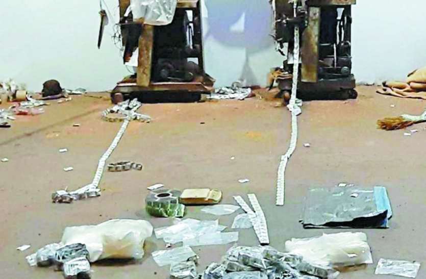 Fake gutkha and tobacco being made in godowns, are also sought from Gwalior-Mahoba गोदाम-घरों में बनाया जा रहा नकली गुटखा व तंबाकू, ग्वालियर-महोबा से भी मंगा रहे