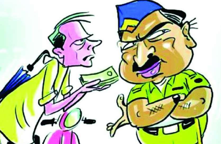पुलिस की टोपी पर ही चली एसीबी की ‘मोटी’ लाठी तो गांव की पगडंडिंयां भी घूस के ‘कीचड़’ से सनी पुलिस की टोपी पर ही चली एसीबी की ‘मोटी’ लाठी तो गांव की पगडंडिंयां भी घूस के ‘कीचड़’ से सनी