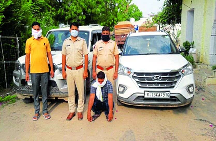 bajri mafia man arrest in malarna dungar, sawaimadhopur बजरी माफिया ने लग्जरी कार से पीछा करके बरसाए थे खनिज अभियंता पर पत्थर