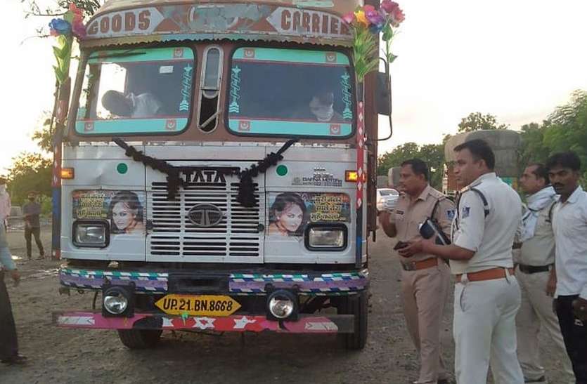 Cattle smuggling Cattle smuggling - कत्लखाने ले जाए जा रहे 60 मवेशियों को मिला जीवनदान