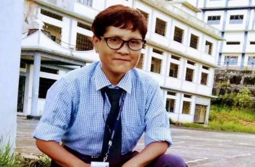 32 साल बाद 50 साल की दादी ने पास की 12वीं, खासी भाषा में डिग्री करने की इच्छा 32 साल बाद 50 साल की दादी ने पास की 12वीं, खासी भाषा में डिग्री करने की इच्छा