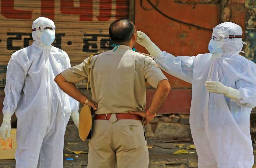 कवर्धा में छुट्टी से लौटा CAF जवान कोरोना संक्रमित, राजनांदगांव में चार पुलिसकर्मी मिले पॉजिटिव कवर्धा में छुट्टी से लौटा CAF जवान कोरोना संक्रमित, राजनांदगांव में चार पुलिसकर्मी मिले पॉजिटिव