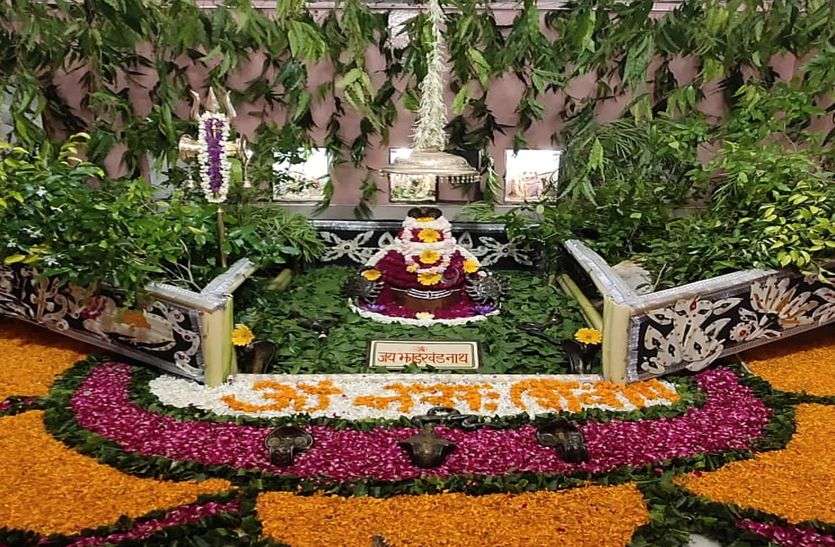 शिवालयों में सजी झांकियां, सवा लाख बिल्व पत्र किए अर्पित शिवालयों में सजी झांकियां, सवा लाख बिल्व पत्र किए अर्पित