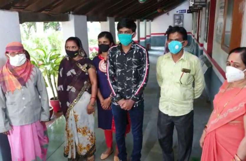 ,Four students in the State Merit have enhanced values of sacrament स्टेट मेरिट में छात्रों ने संस्कारधानी का बढ़ाया मान